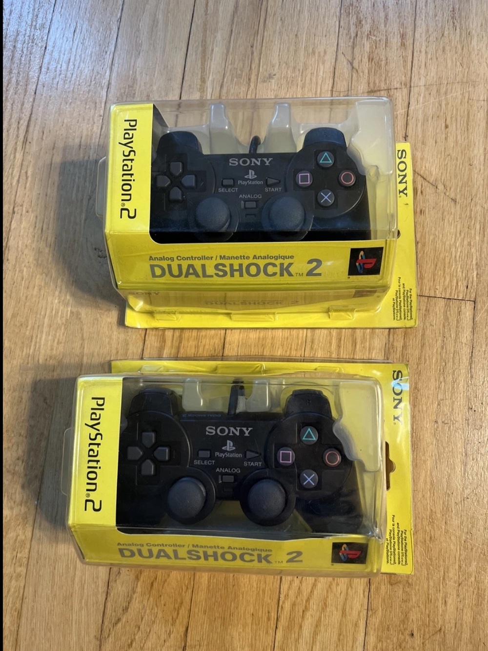 playstation 2 vintage 90s NIB dual shock 2 analog controllers - 2 piece set